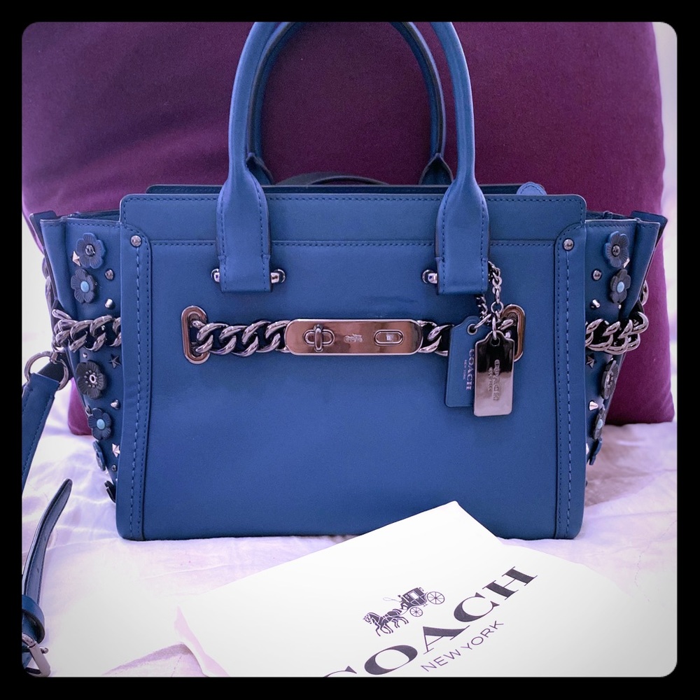 Brand new Coach willow floral swagger 27